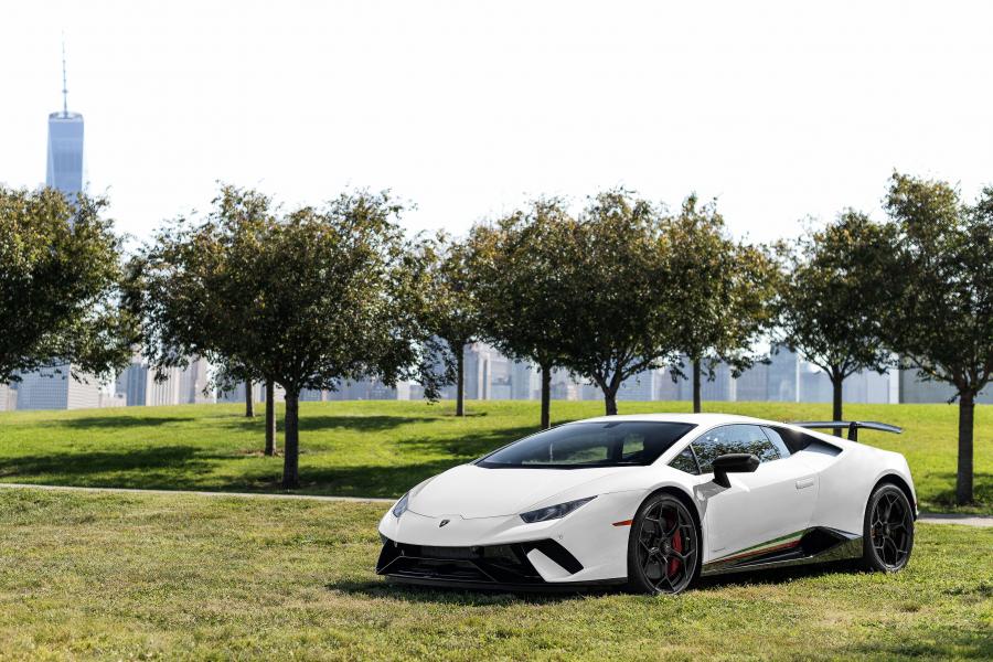  Lamborghini Huracan Performante (LB724) 2017 года  (NA) (фото 1 из 2)